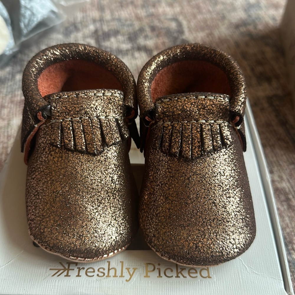 Freshly Picked razzle rose gold moccs size 3